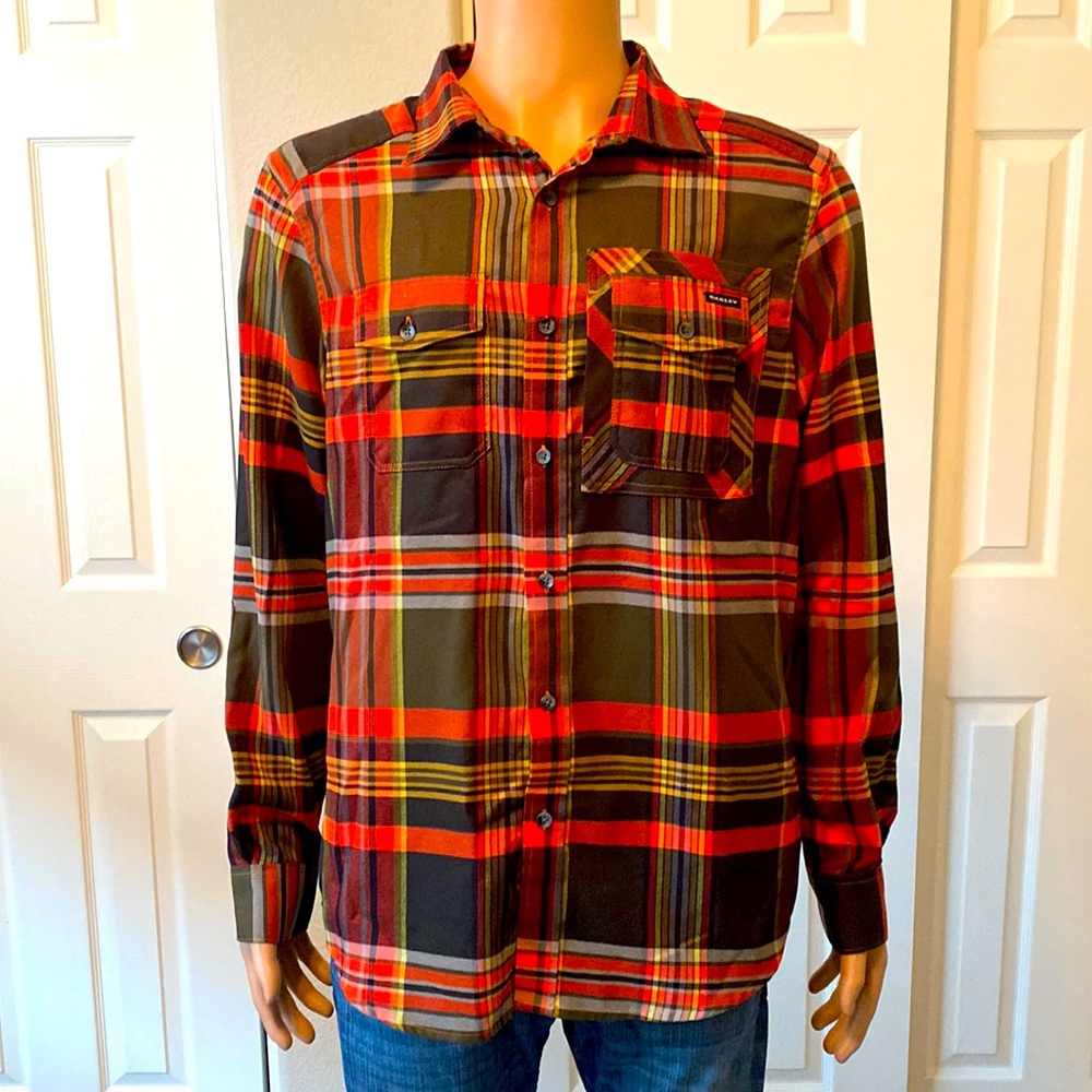 Long sleeve shirt button